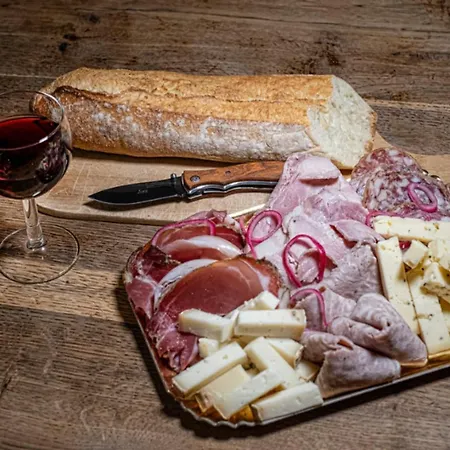 Bed & Breakfast La Roche Aux Fees *