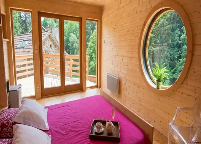 La Roche Aux Fees Bed & Breakfast *